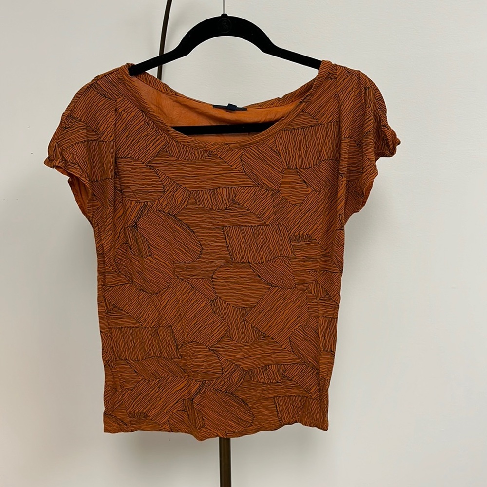 Orange lined patterned Gap xs femme tshirt